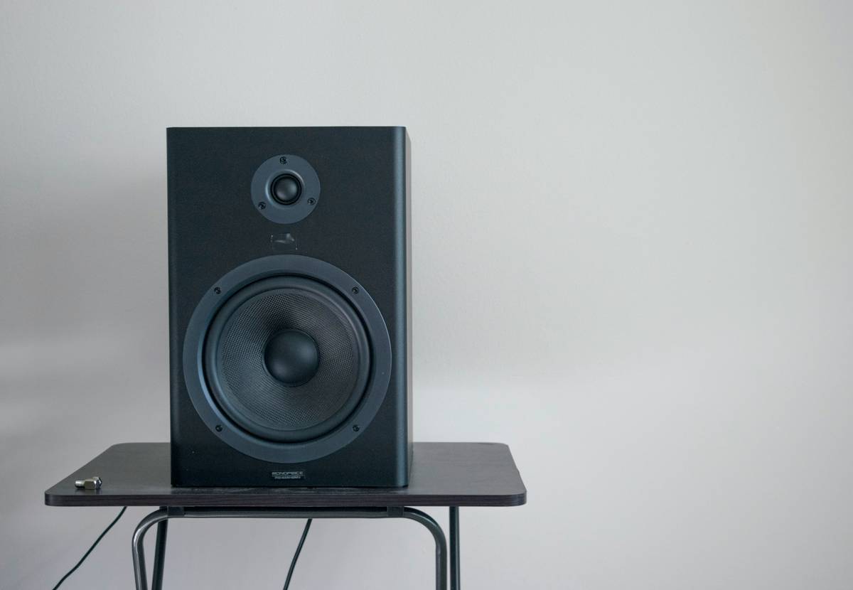 Comparison of different pc speakers for gaming including bookshelf and 2.1 setups